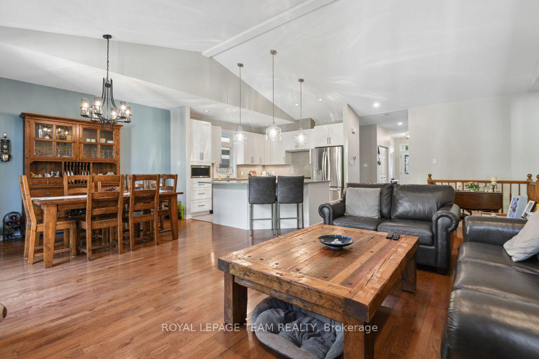 Photo 10 of 934 Burwash Landing, Ottawa, Kanata - Morgan's Grant/South March — HOMEH