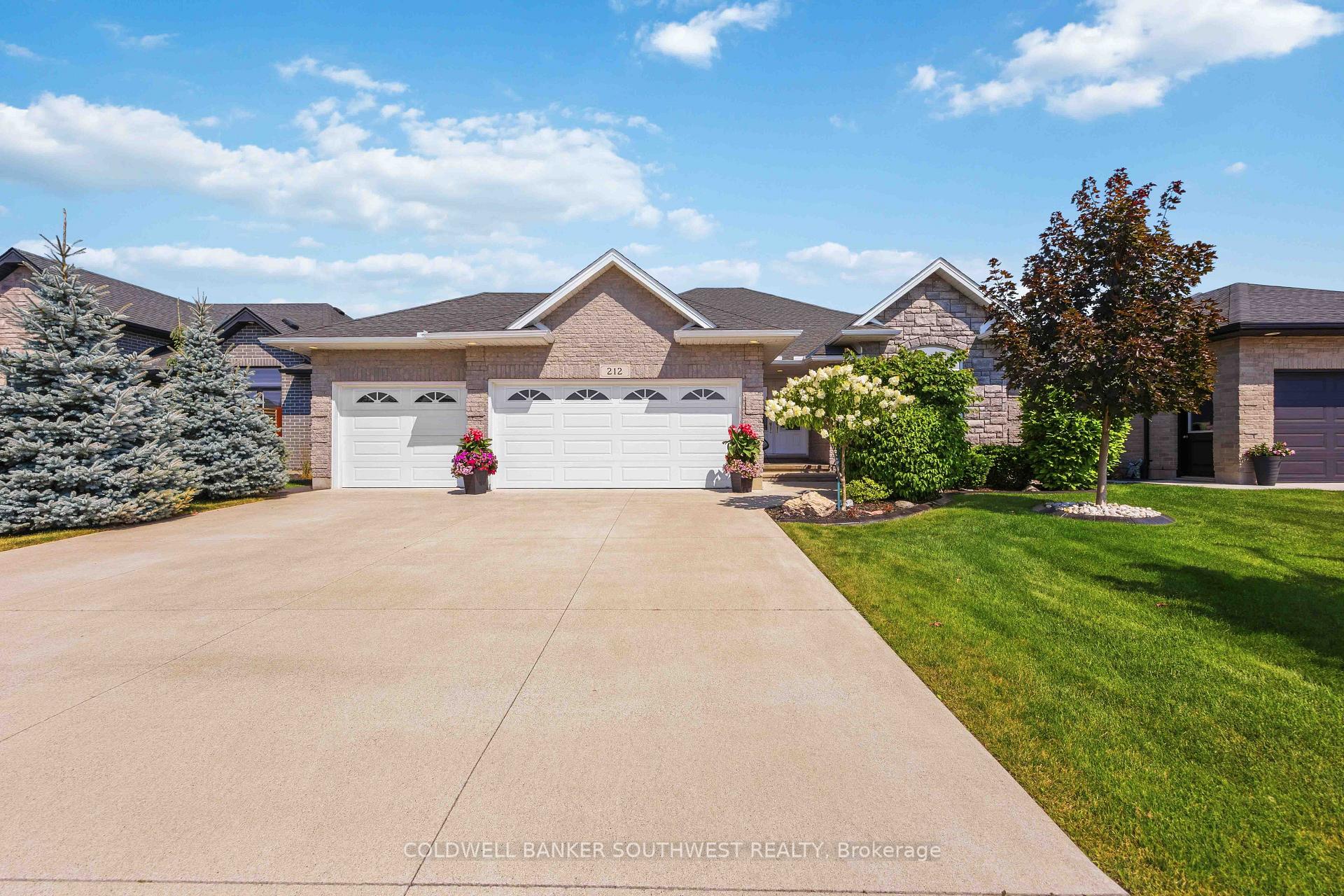 Photo 2 of 212 Basquiat Crescent, Sarnia — HOMEH