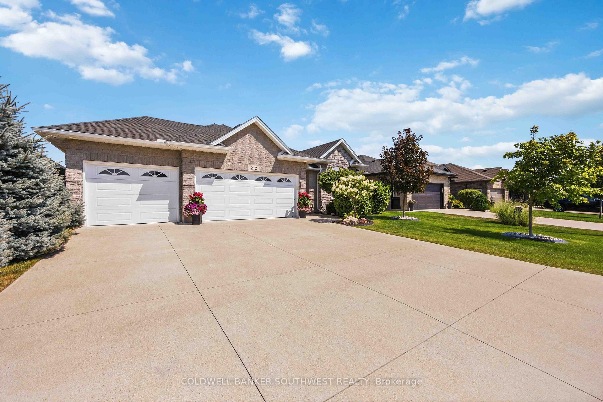 Photo 3 of 212 Basquiat Crescent, Sarnia — HOMEH