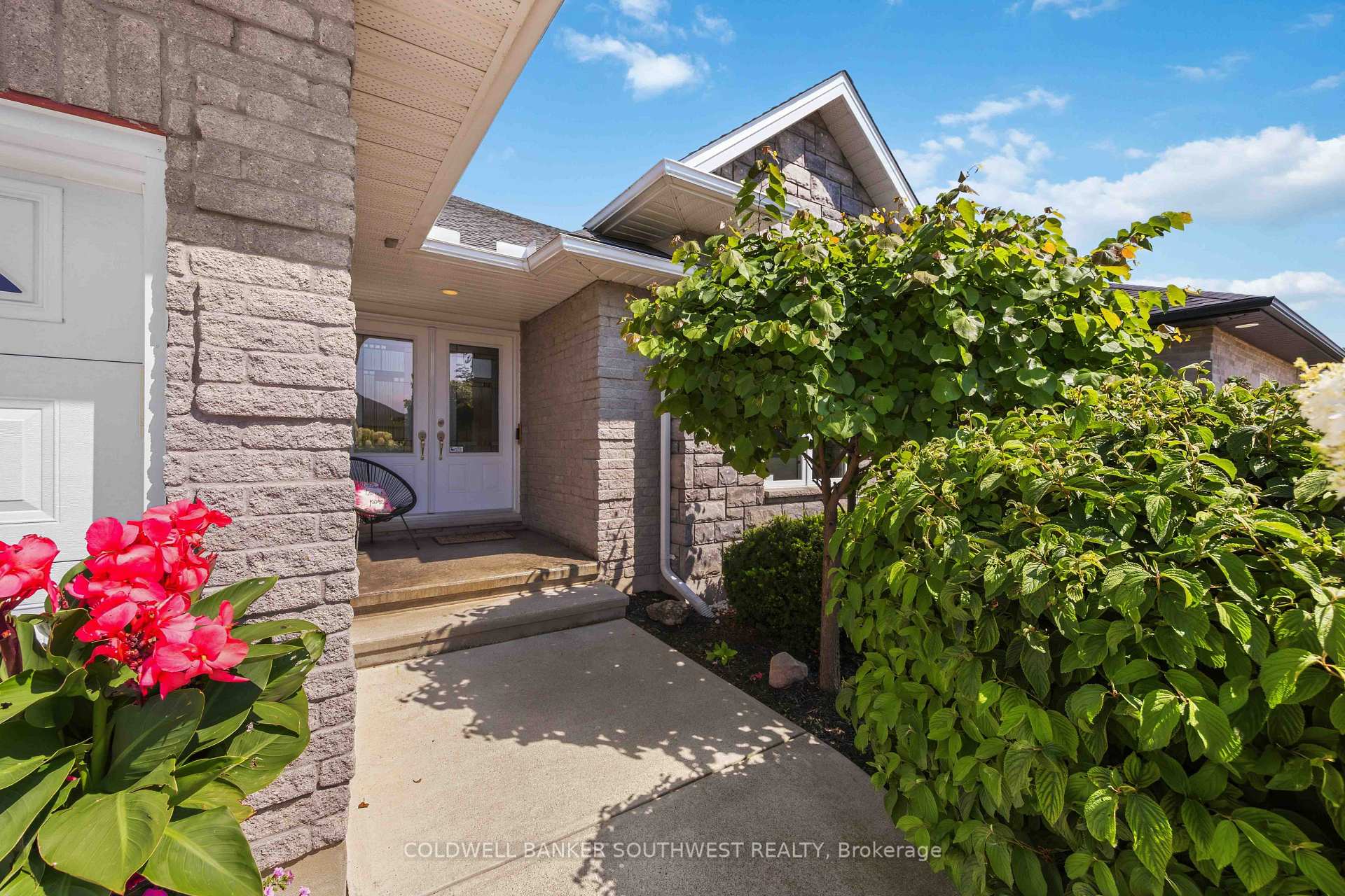 Photo 4 of 212 Basquiat Crescent, Sarnia — HOMEH