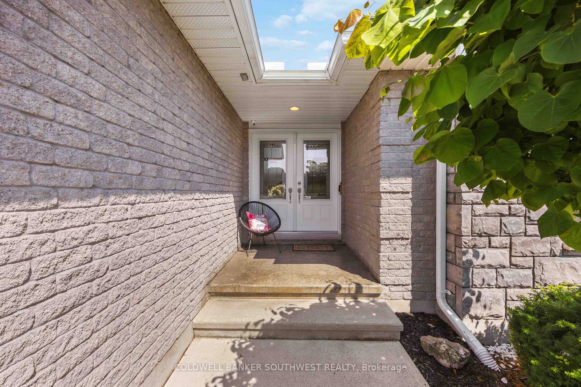 Photo 5 of 212 Basquiat Crescent, Sarnia — HOMEH
