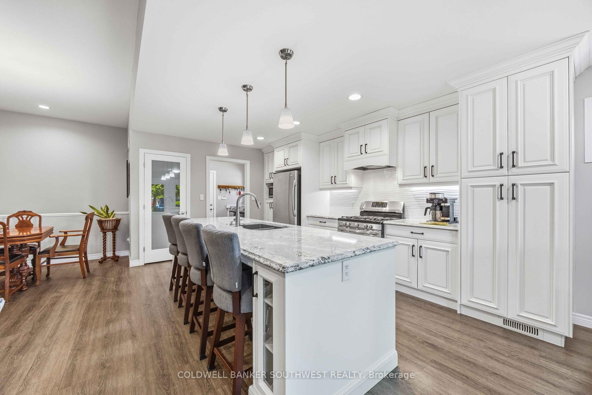 Photo 16 of 212 Basquiat Crescent, Sarnia — HOMEH