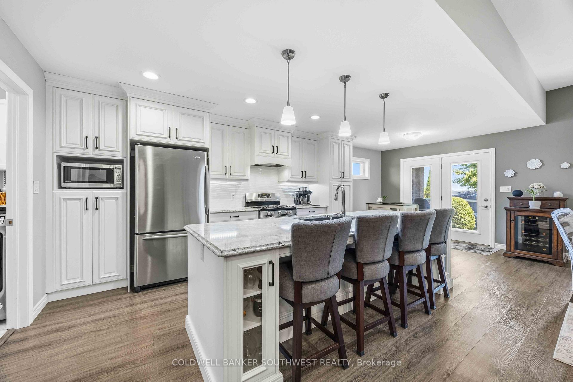 Photo 18 of 212 Basquiat Crescent, Sarnia — HOMEH