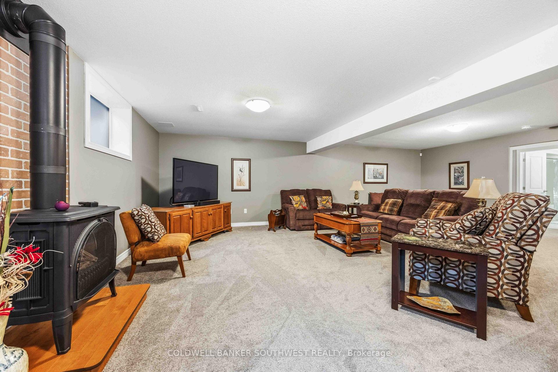 Photo 32 of 212 Basquiat Crescent, Sarnia — HOMEH