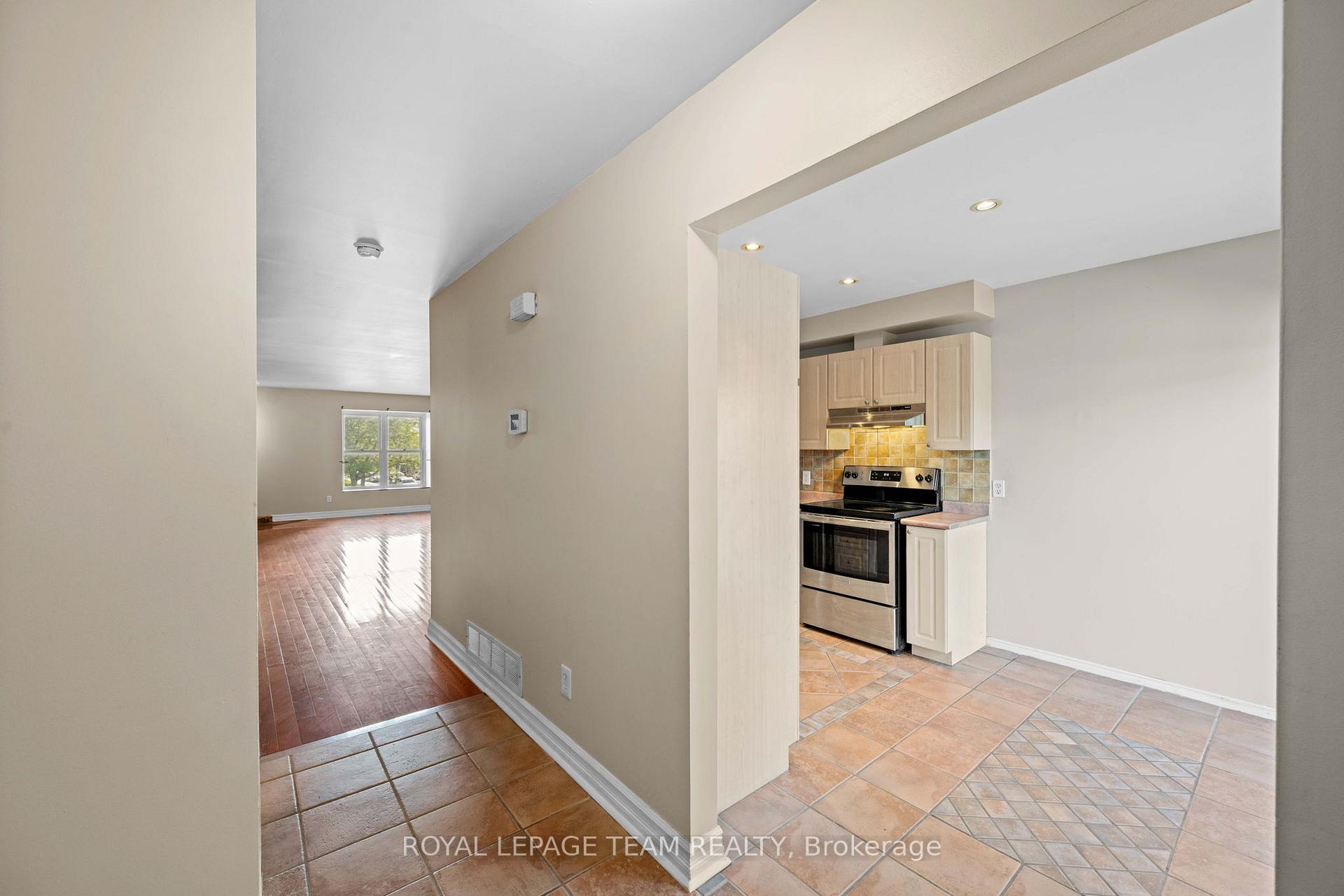 Photo 5 of 91 Thornbury Crescent, Ottawa, Centrepointe — HOMEH
