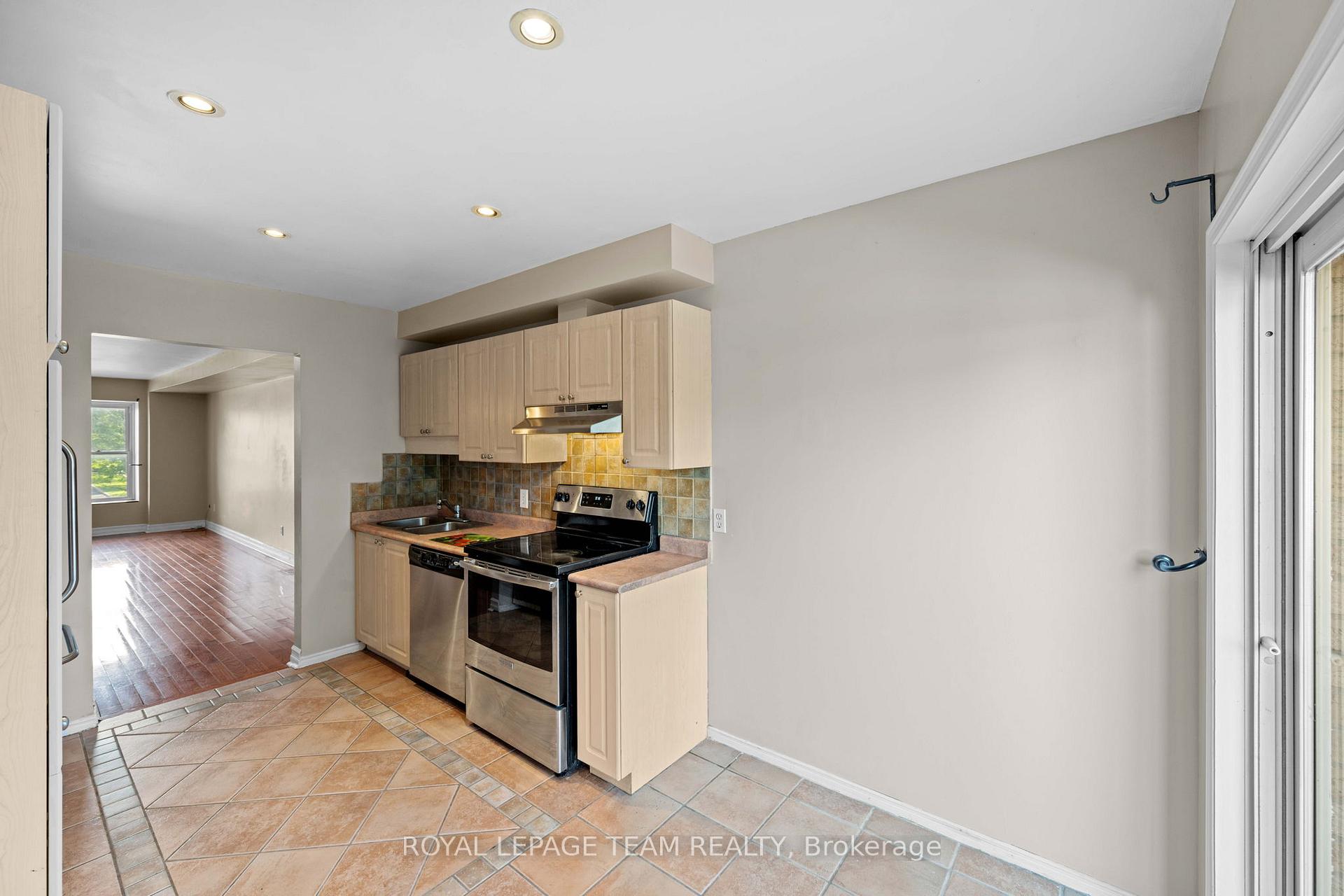 Photo 6 of 91 Thornbury Crescent, Ottawa, Centrepointe — HOMEH