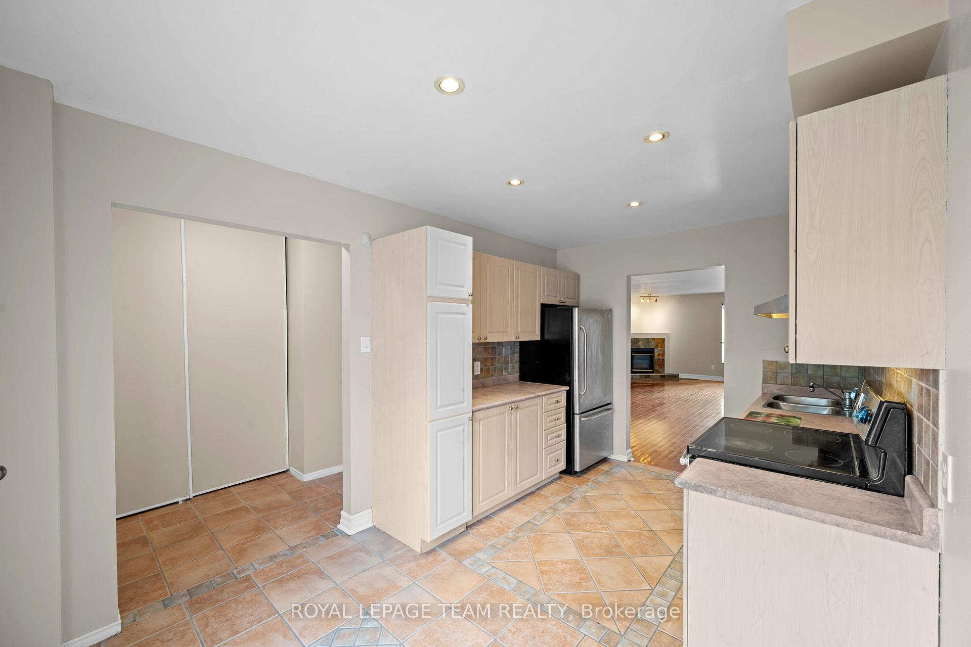 Photo 7 of 91 Thornbury Crescent, Ottawa, Centrepointe — HOMEH