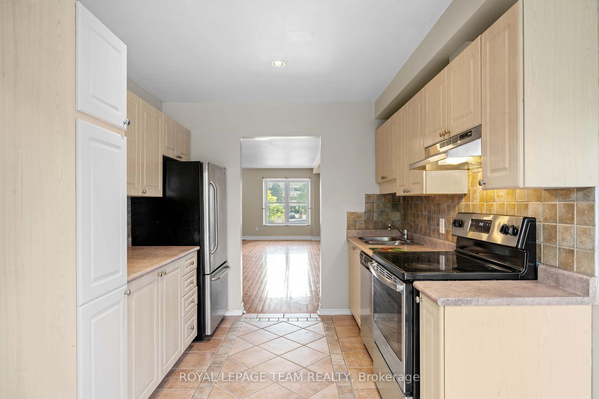 Photo 8 of 91 Thornbury Crescent, Ottawa, Centrepointe — HOMEH
