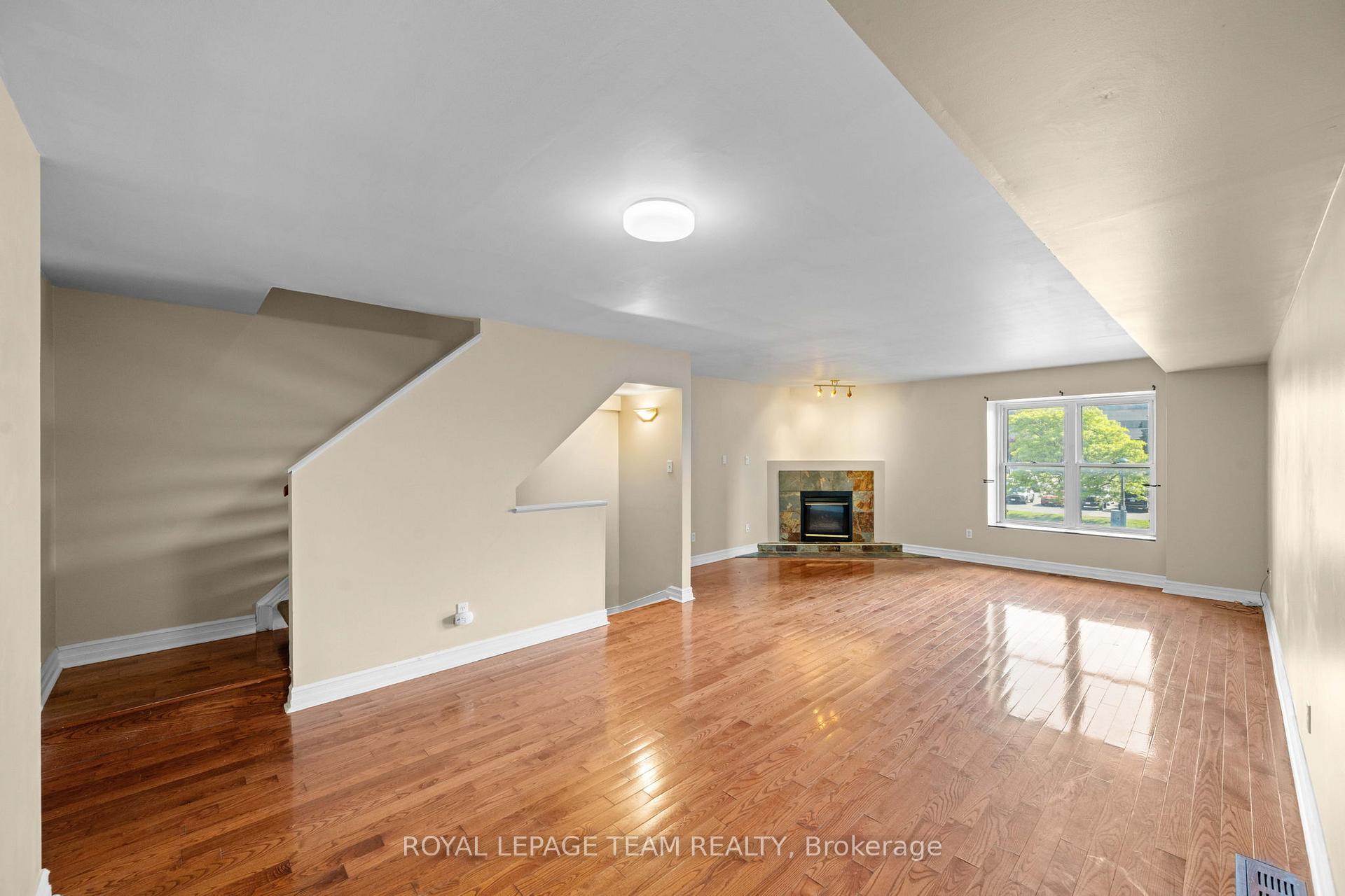 Photo 14 of 91 Thornbury Crescent, Ottawa, Centrepointe — HOMEH