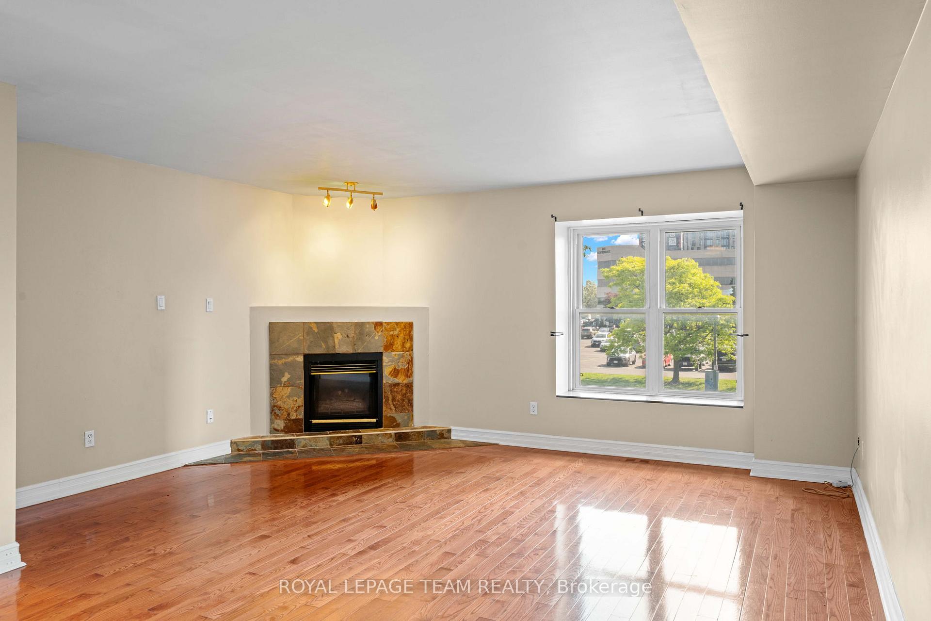 Photo 15 of 91 Thornbury Crescent, Ottawa, Centrepointe — HOMEH