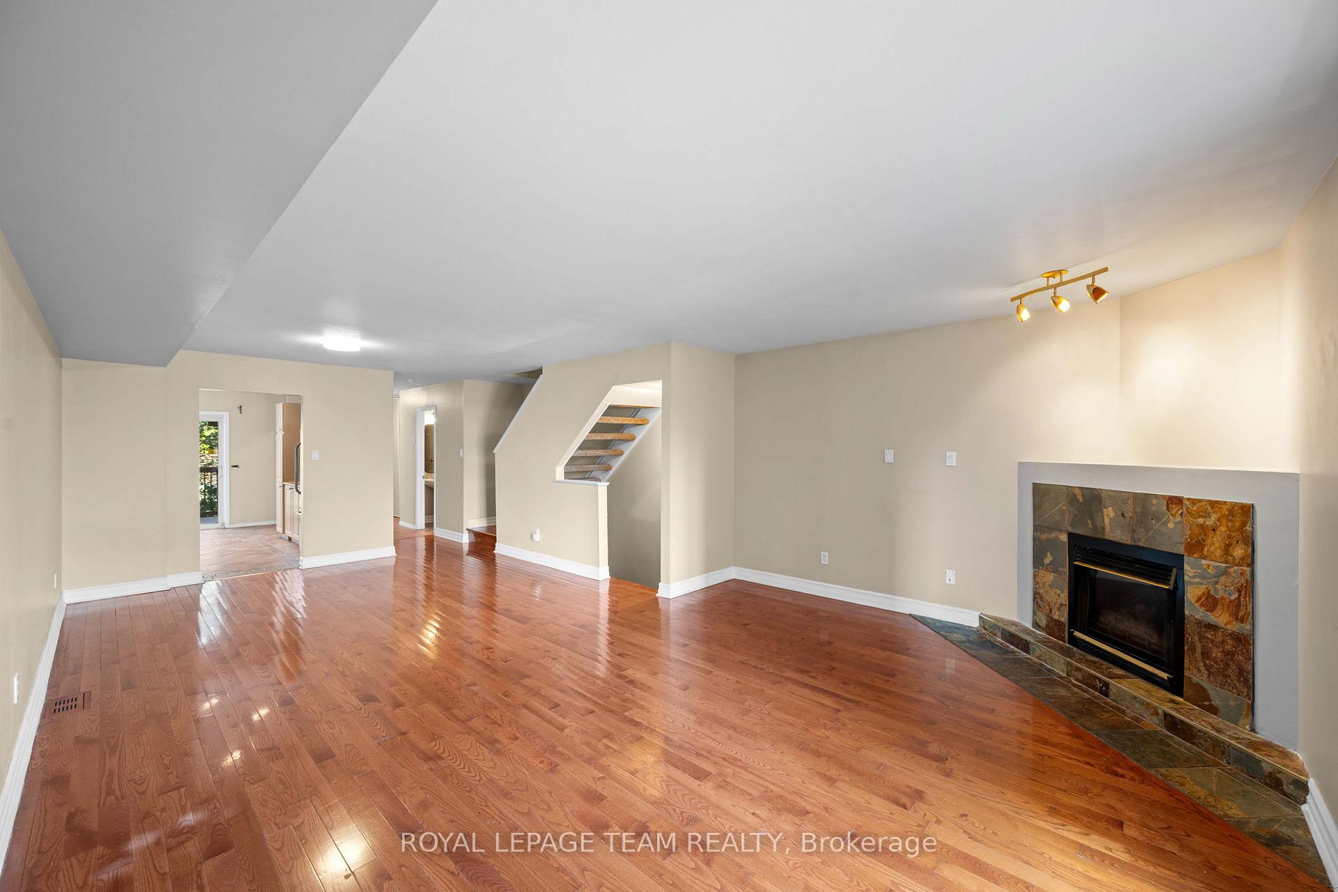 Photo 16 of 91 Thornbury Crescent, Ottawa, Centrepointe — HOMEH