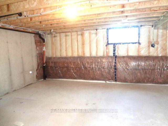 Photo 8 of Unit 17, 8273 Tulip Tree Drive, Niagara Falls, Brown — HOMEH