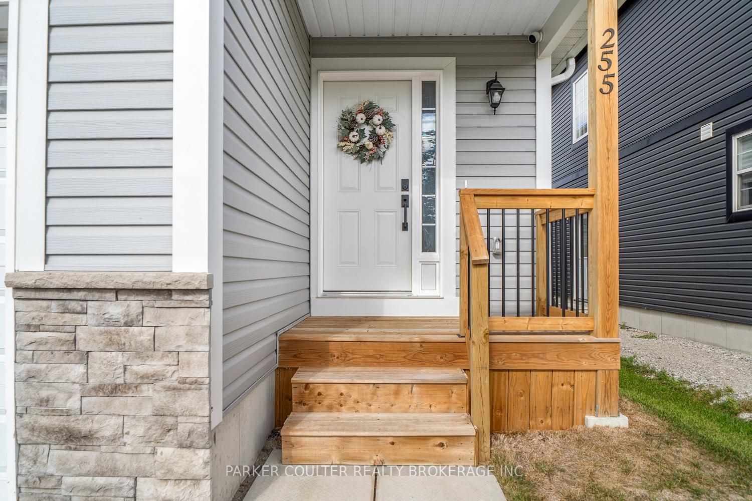 Photo 3 of 255 Wild Rose Drive, Gravenhurst, Muskoka (S) — HOMEH