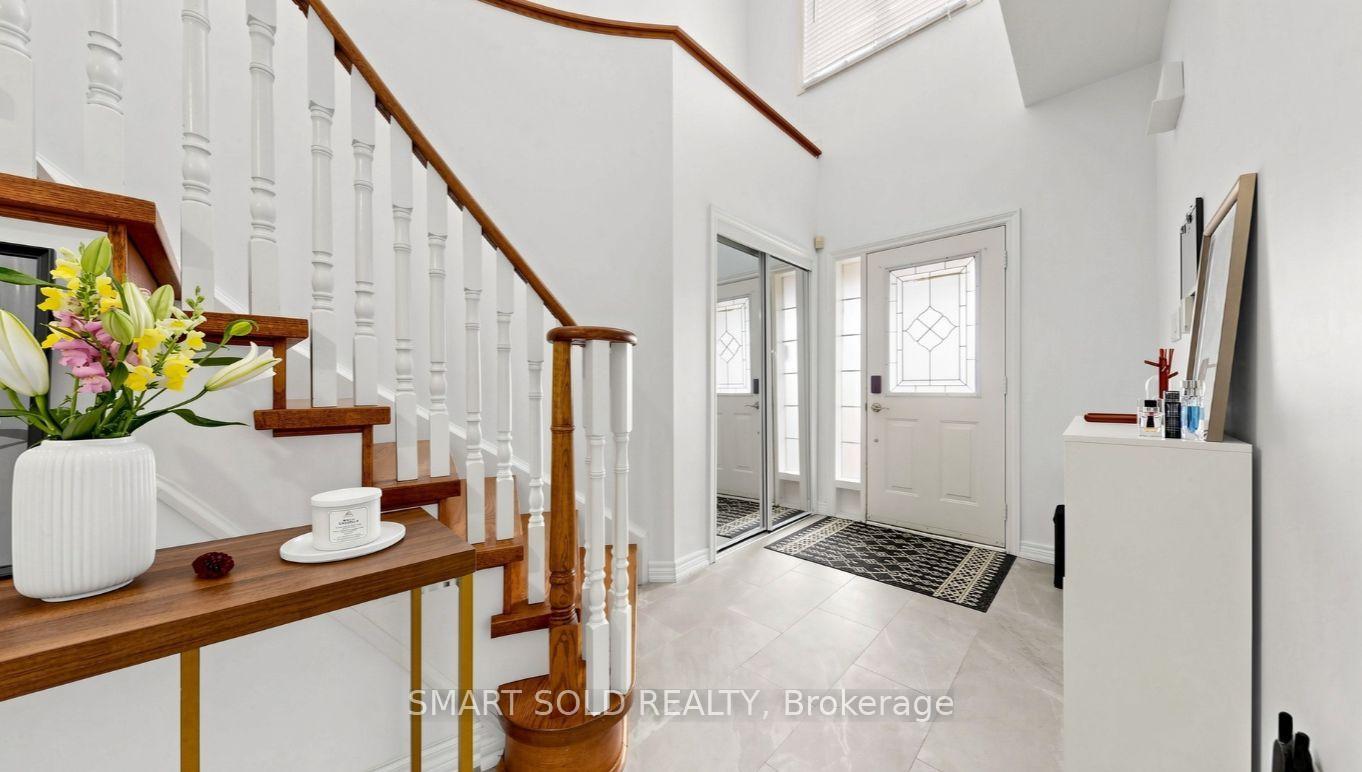 Photo 5 of 6 Kinney Gate, Vaughan, Maple — HOMEH