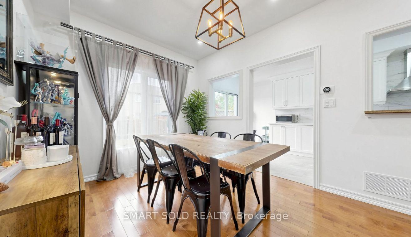 Photo 12 of 6 Kinney Gate, Vaughan, Maple — HOMEH