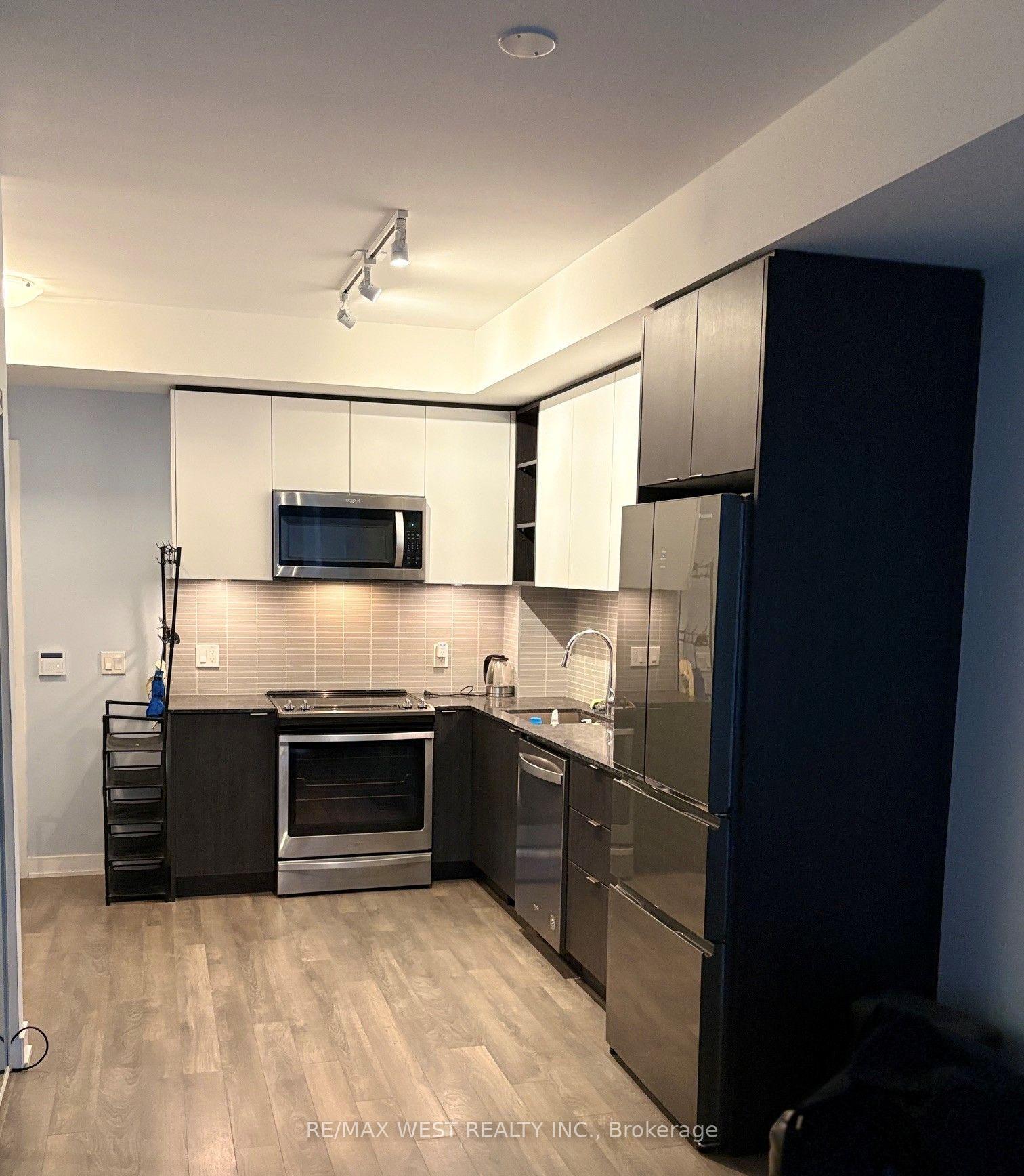 Photo of Unit 418, 100 Eagle Rock Way