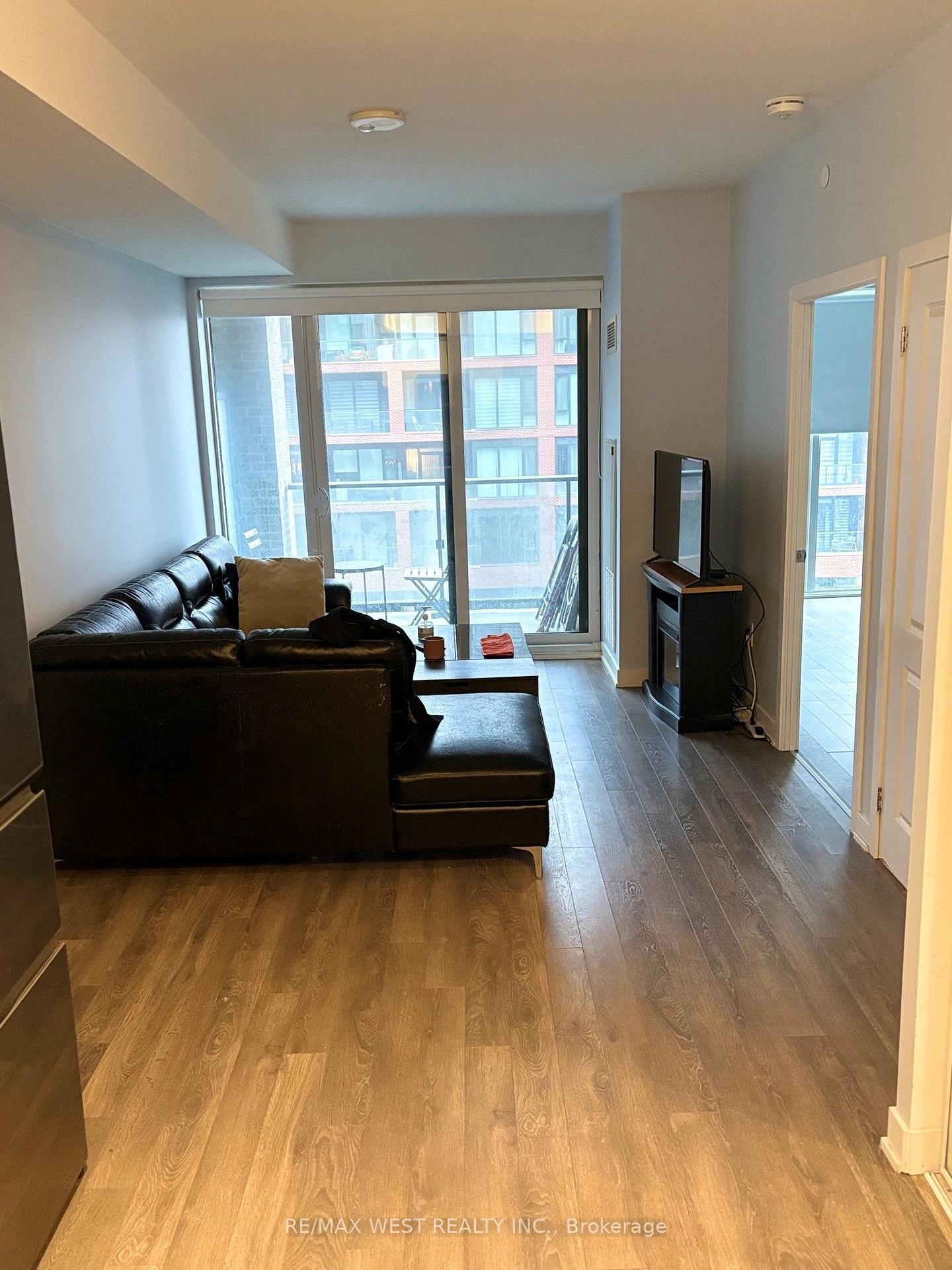 Photo 3 of Unit 418, 100 Eagle Rock Way, Vaughan, Rural Vaughan — HOMEH