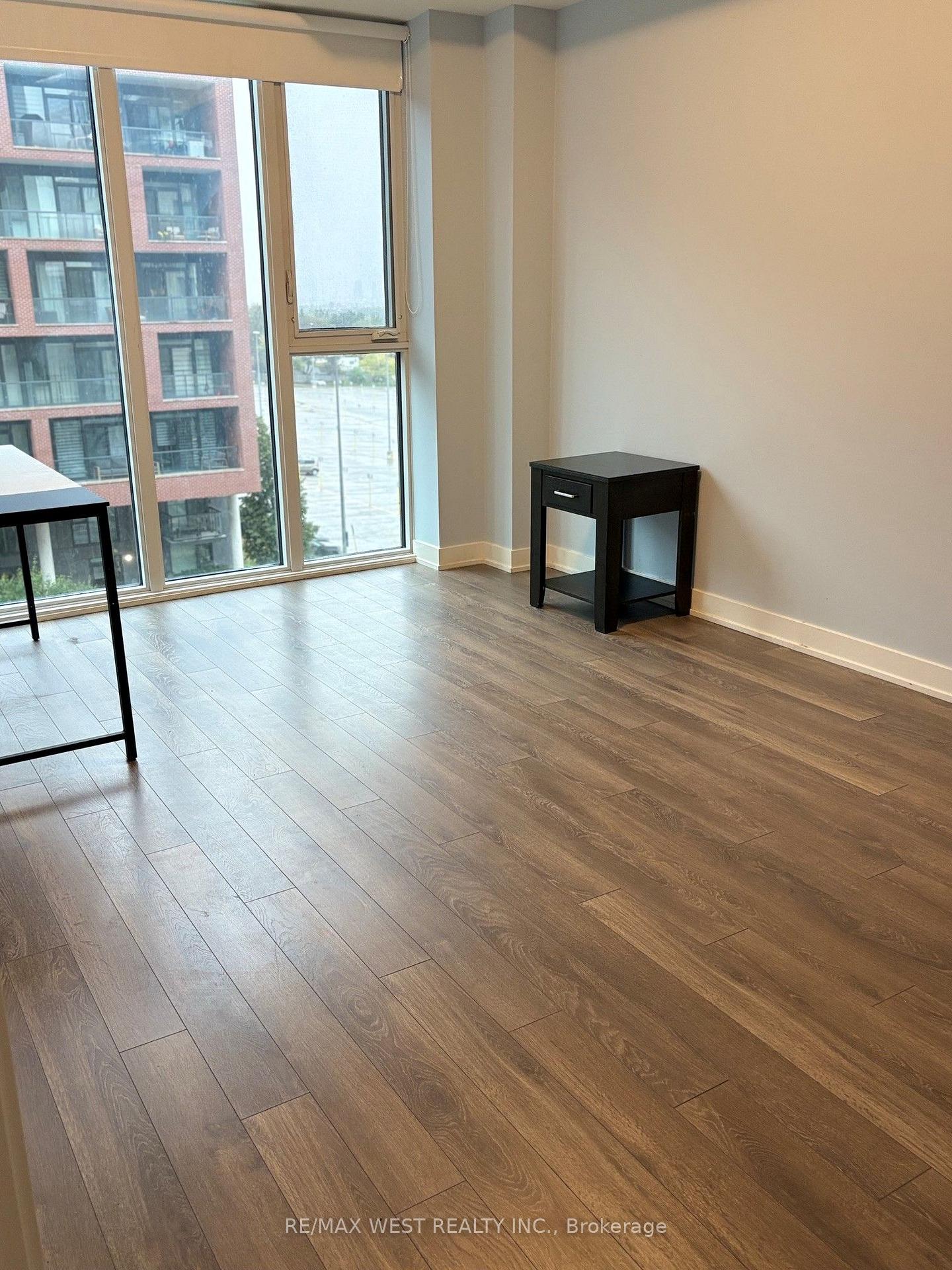 Photo 4 of Unit 418, 100 Eagle Rock Way, Vaughan, Rural Vaughan — HOMEH