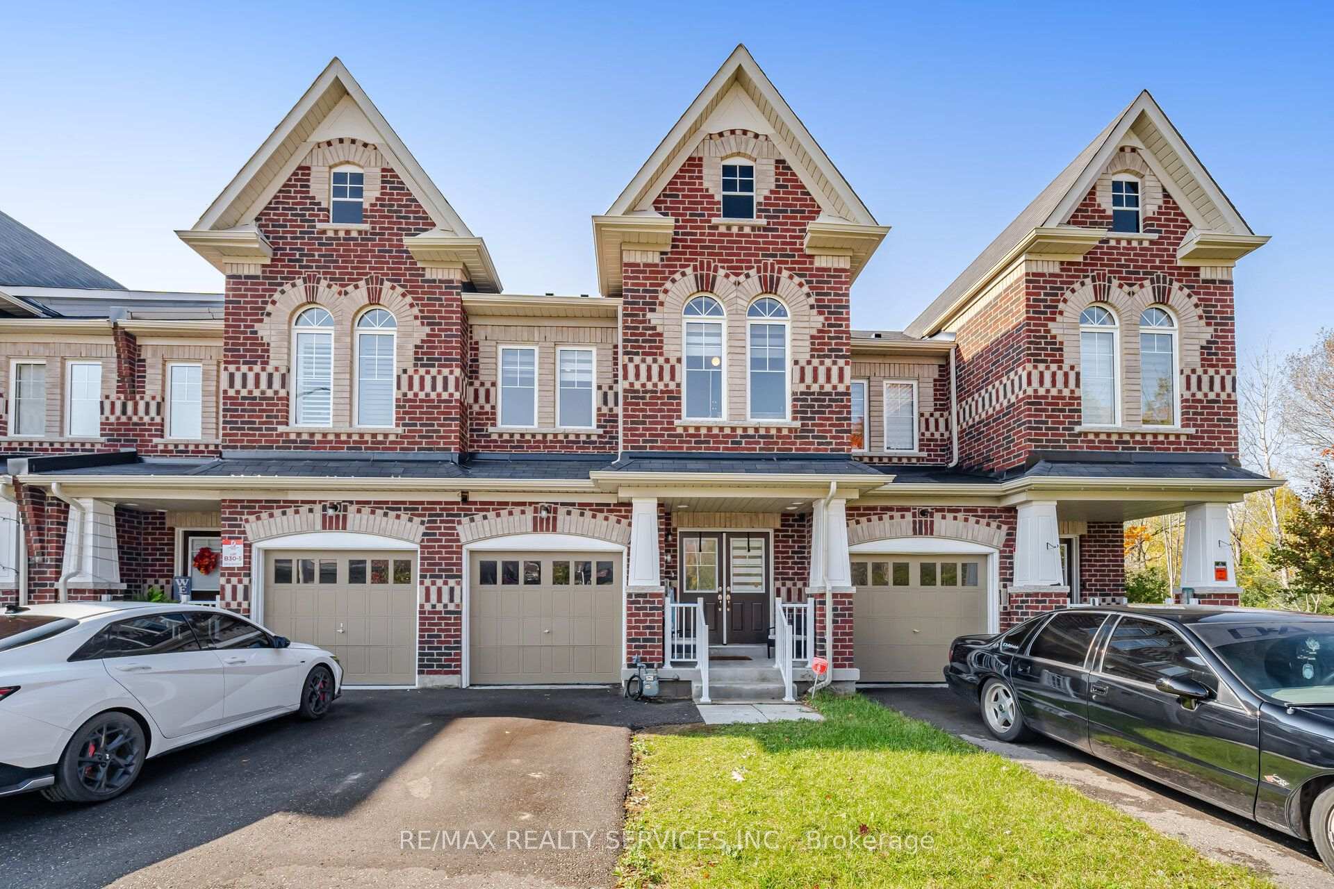 Photo 3 of 1221 Jim Brewster Circle, Oshawa, Eastdale — HOMEH