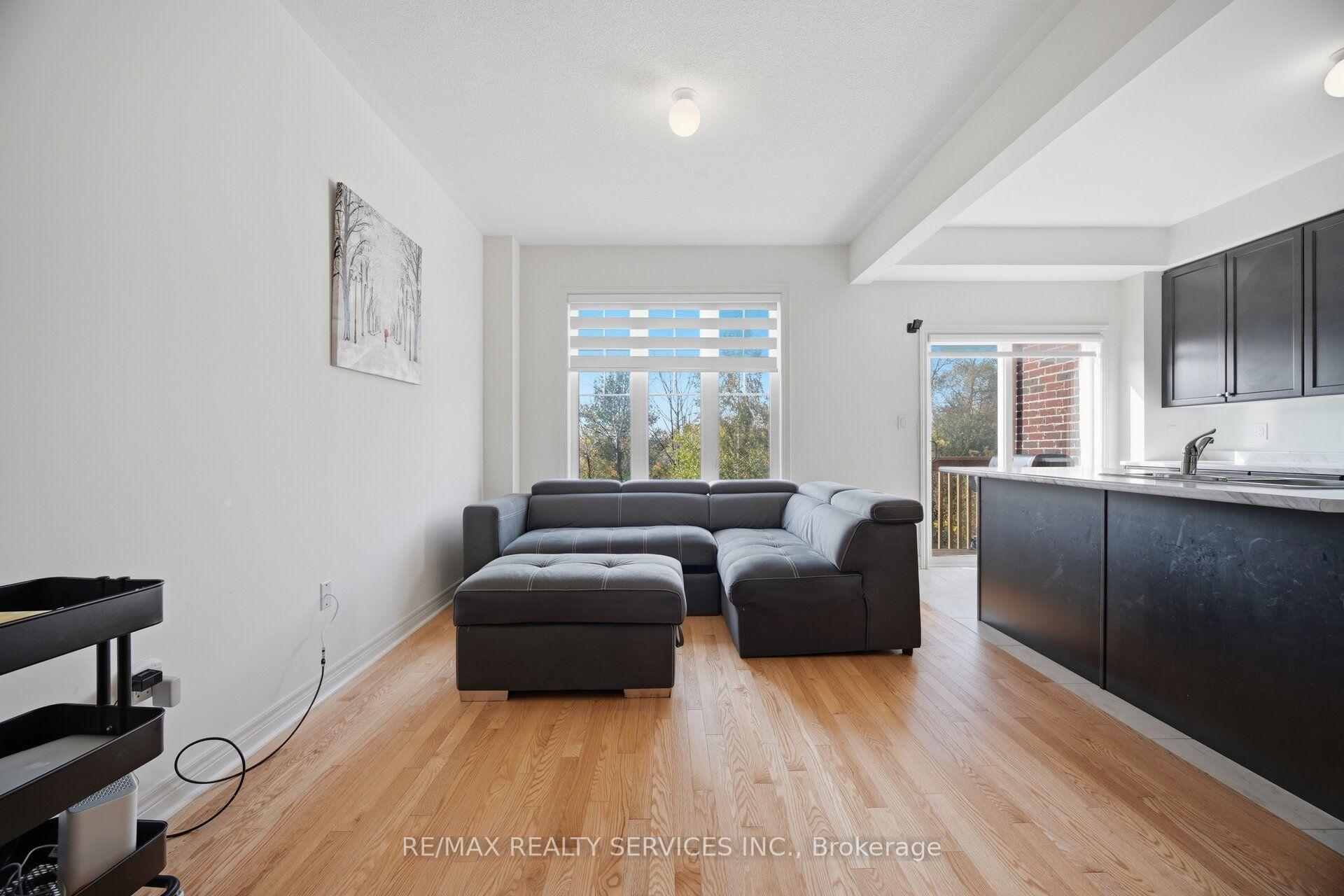 Photo 9 of 1221 Jim Brewster Circle, Oshawa, Eastdale — HOMEH