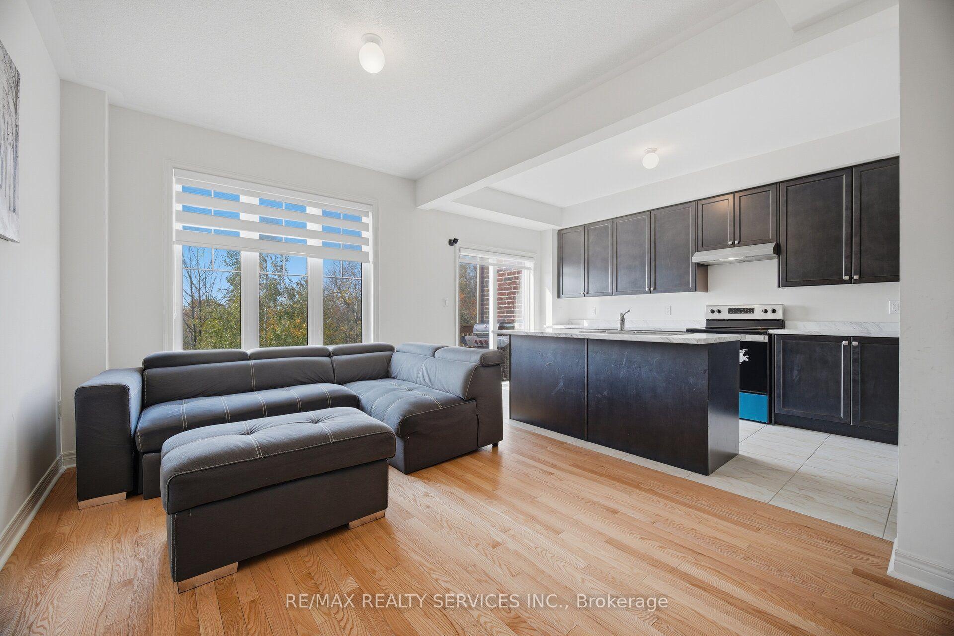Photo 10 of 1221 Jim Brewster Circle, Oshawa, Eastdale — HOMEH