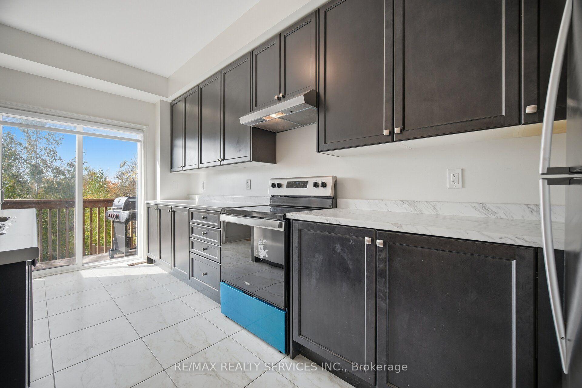 Photo 12 of 1221 Jim Brewster Circle, Oshawa, Eastdale — HOMEH