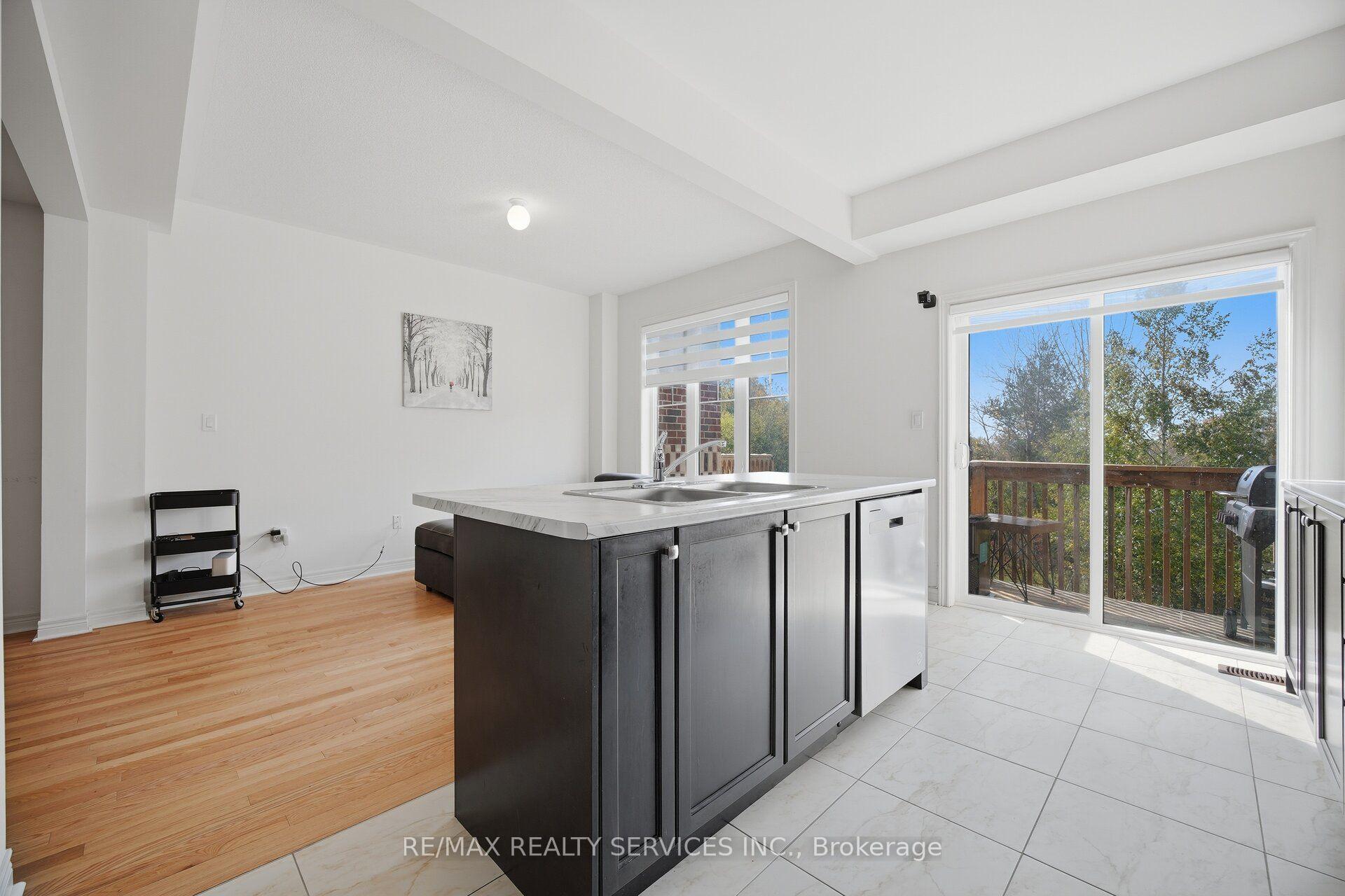 Photo 13 of 1221 Jim Brewster Circle, Oshawa, Eastdale — HOMEH