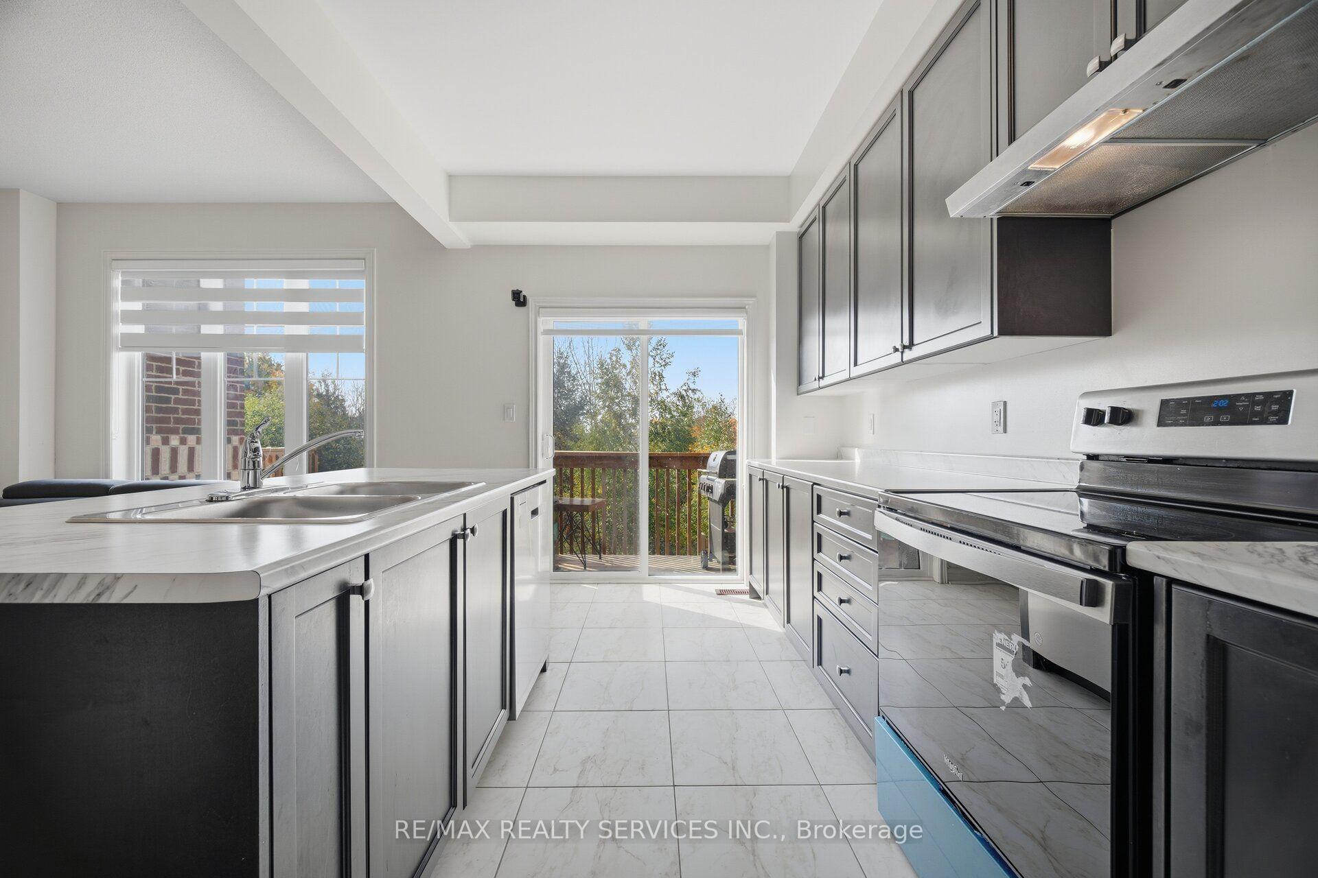 Photo 14 of 1221 Jim Brewster Circle, Oshawa, Eastdale — HOMEH