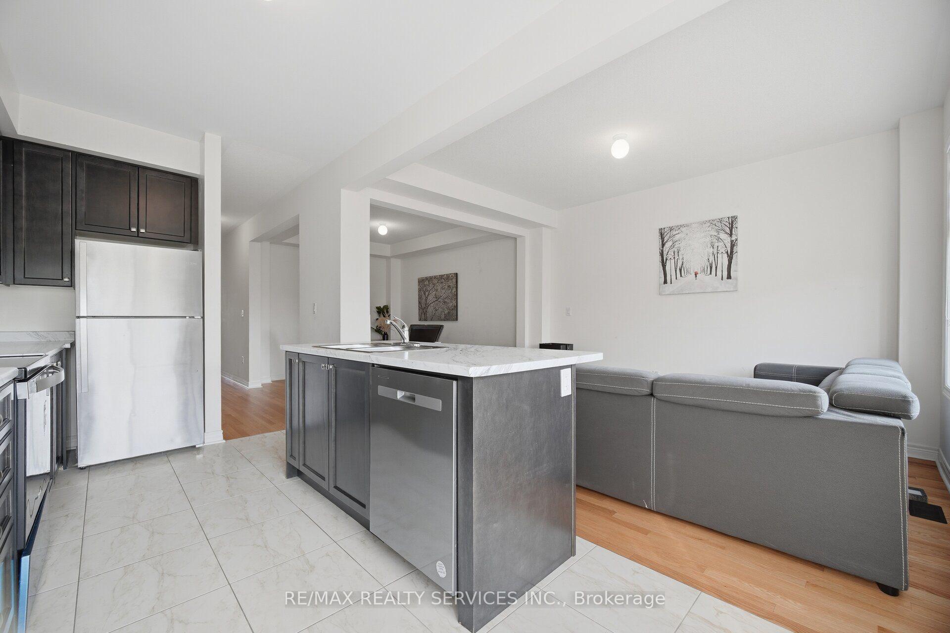 Photo 17 of 1221 Jim Brewster Circle, Oshawa, Eastdale — HOMEH