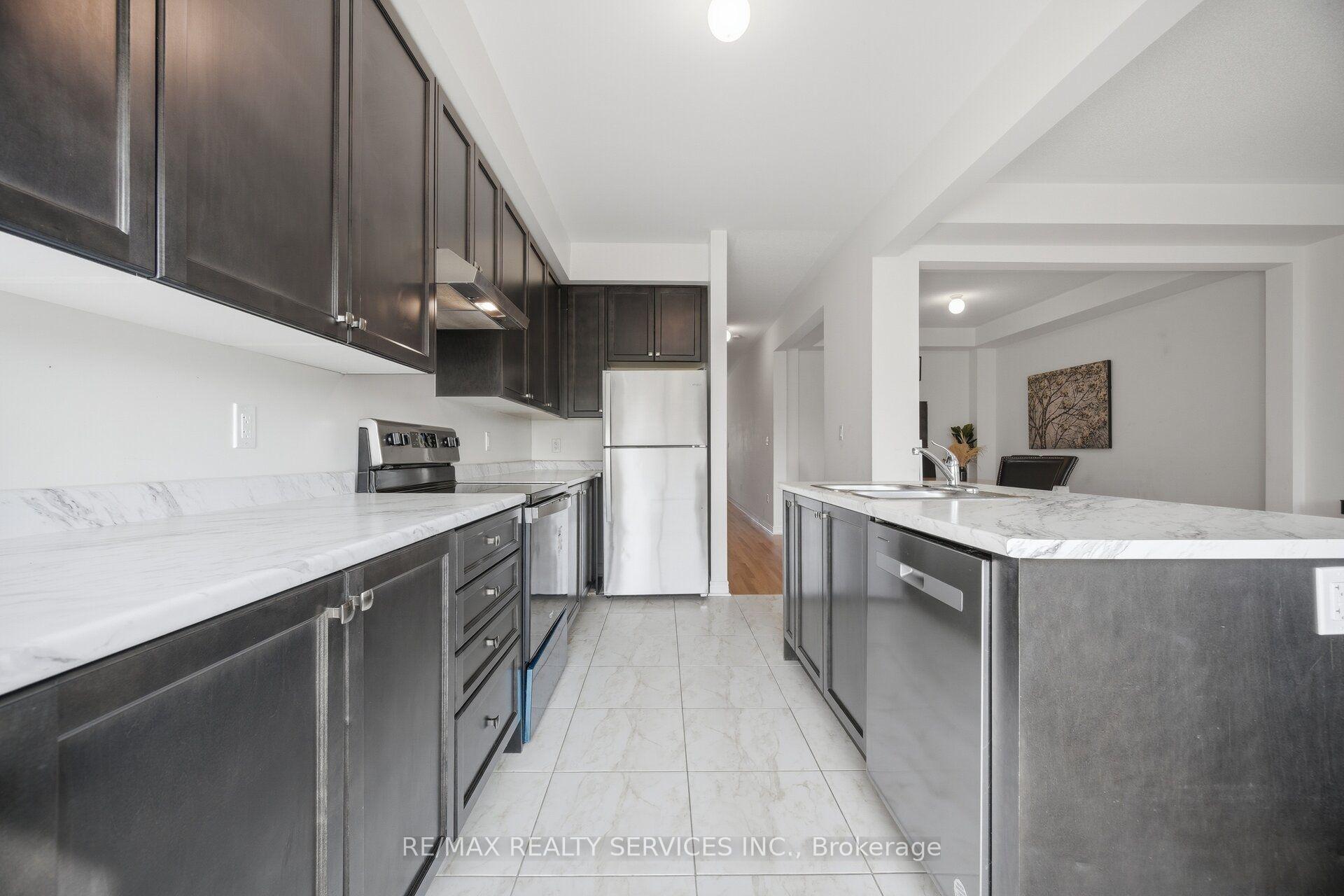 Photo 18 of 1221 Jim Brewster Circle, Oshawa, Eastdale — HOMEH