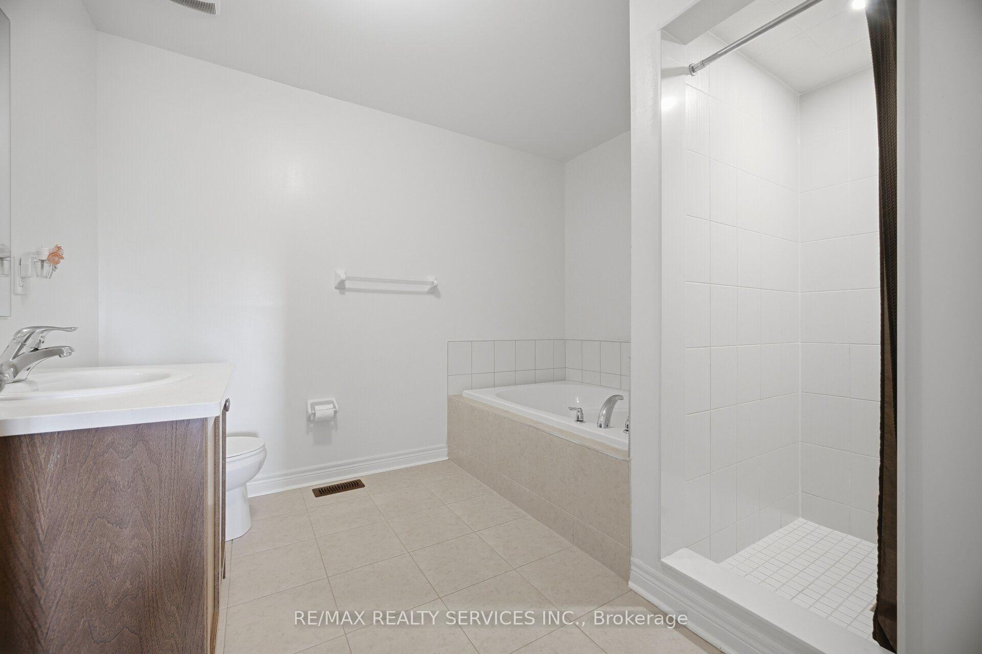 Photo 23 of 1221 Jim Brewster Circle, Oshawa, Eastdale — HOMEH