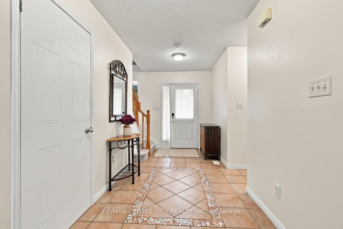 Photo 5 of 847 Whetherfield Street, London, North M — HOMEH