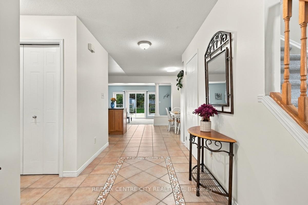 Photo 7 of 847 Whetherfield Street, London, North M — HOMEH