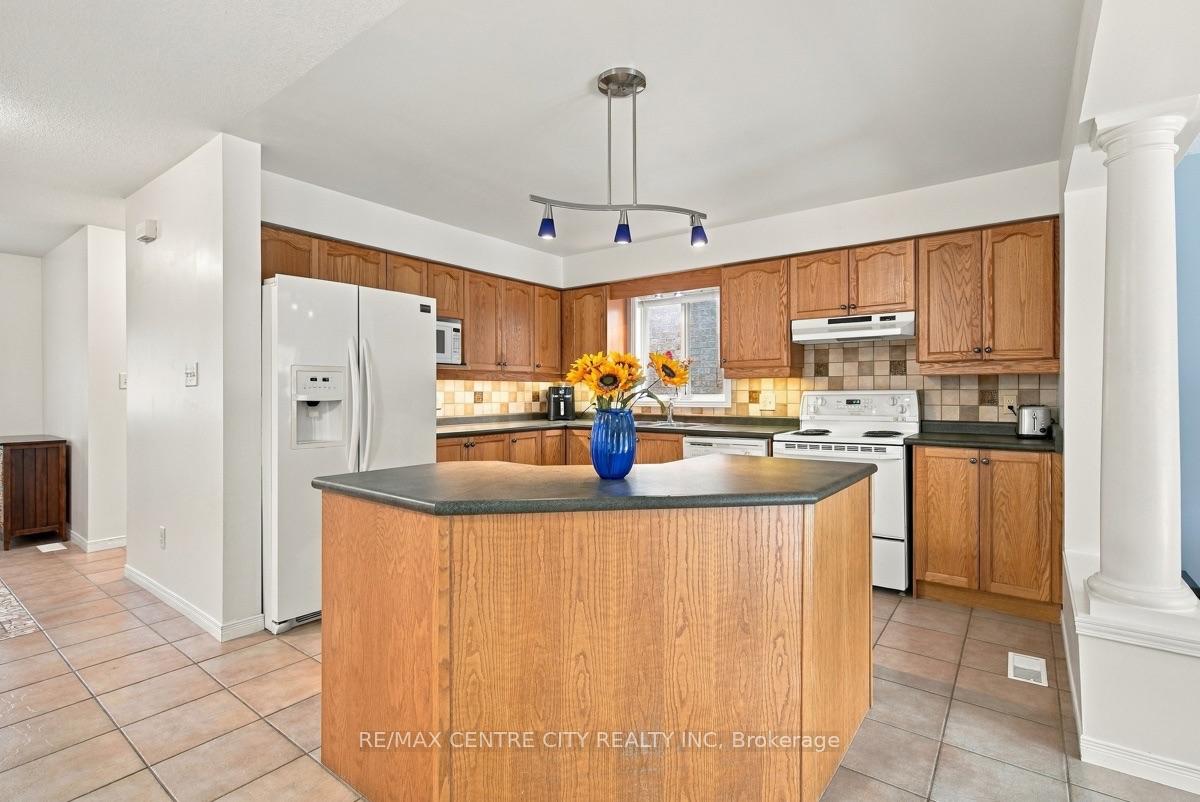 Photo 14 of 847 Whetherfield Street, London, North M — HOMEH