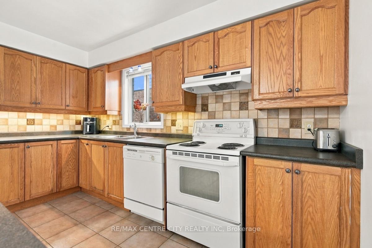 Photo 15 of 847 Whetherfield Street, London, North M — HOMEH