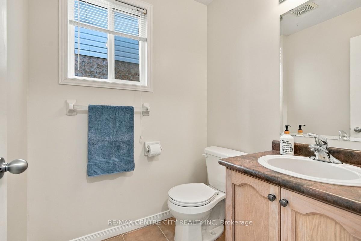 Photo 18 of 847 Whetherfield Street, London, North M — HOMEH