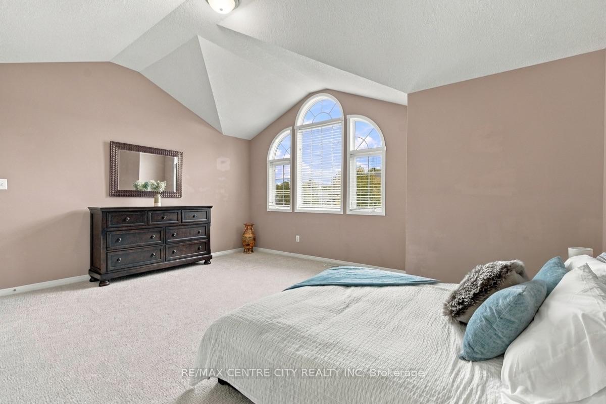 Photo 20 of 847 Whetherfield Street, London, North M — HOMEH