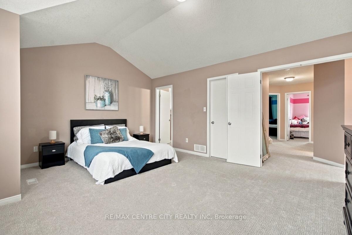 Photo 21 of 847 Whetherfield Street, London, North M — HOMEH
