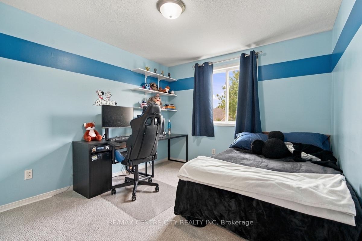 Photo 23 of 847 Whetherfield Street, London, North M — HOMEH