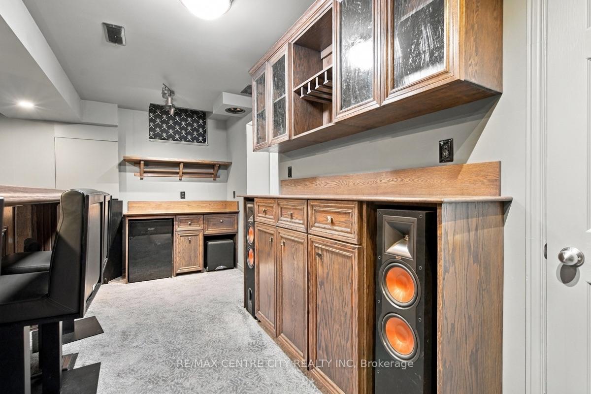 Photo 35 of 847 Whetherfield Street, London, North M — HOMEH