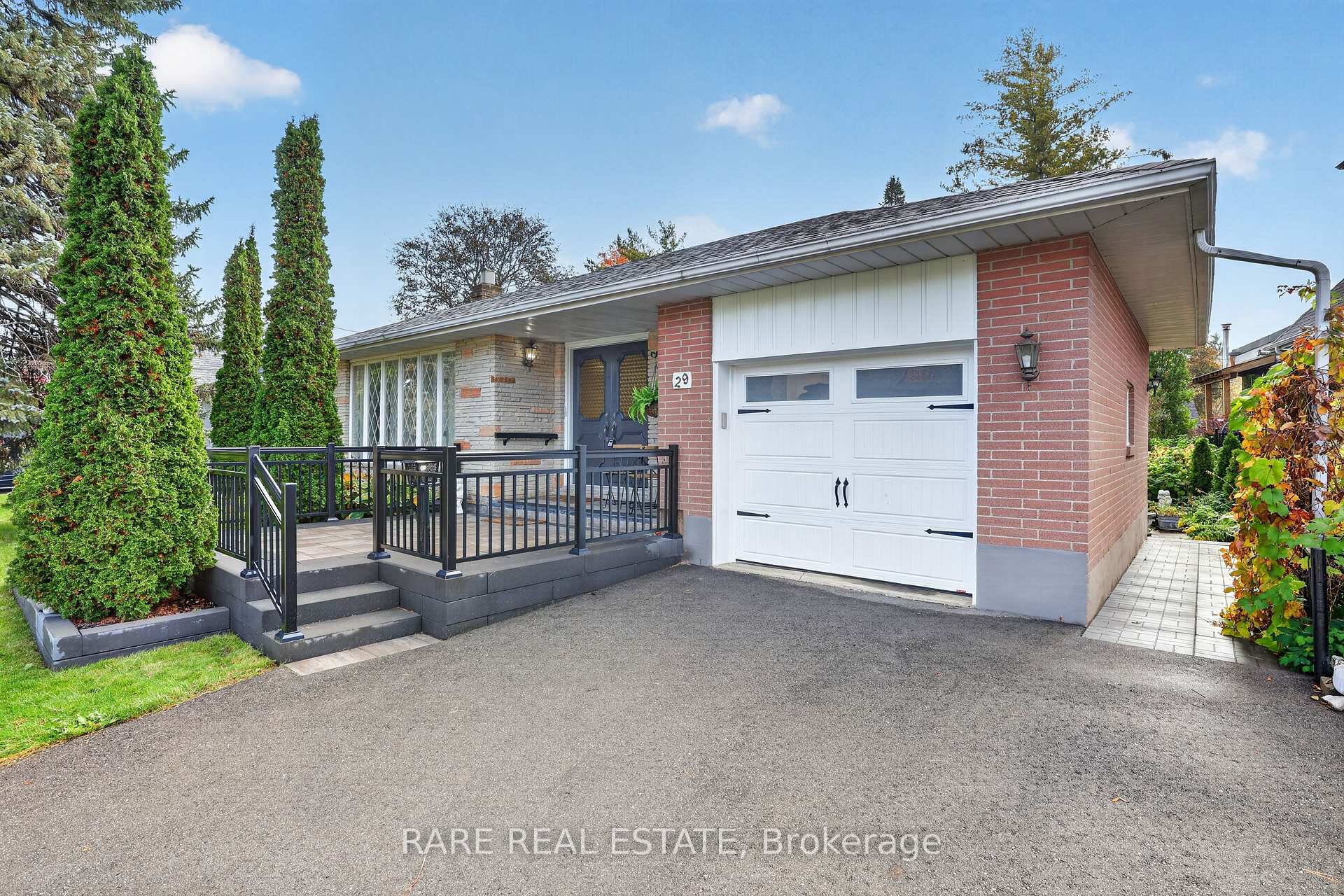 Photo 3 of 29 Malaren Road, Vaughan, Maple — HOMEH