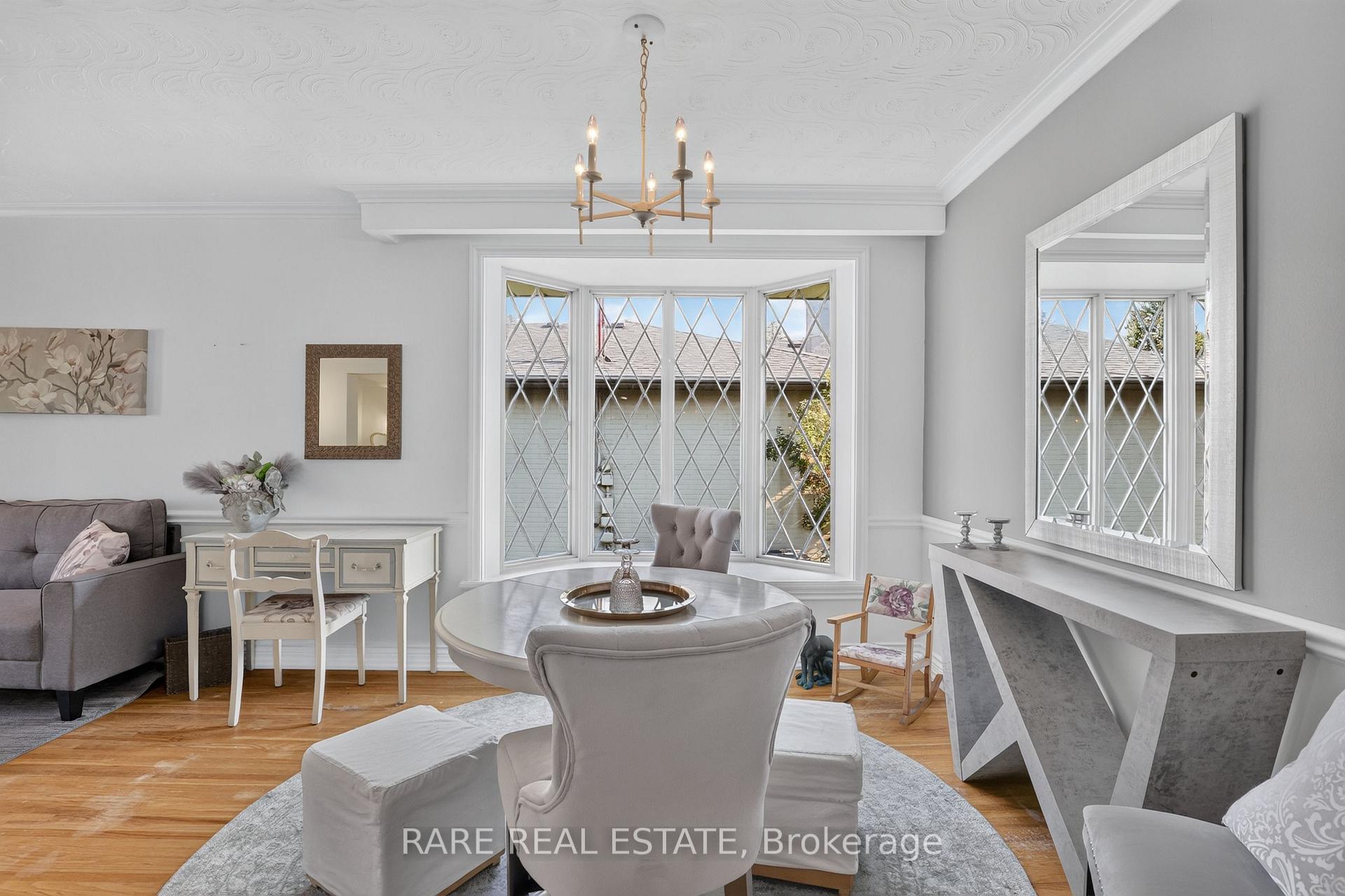 Photo 11 of 29 Malaren Road, Vaughan, Maple — HOMEH