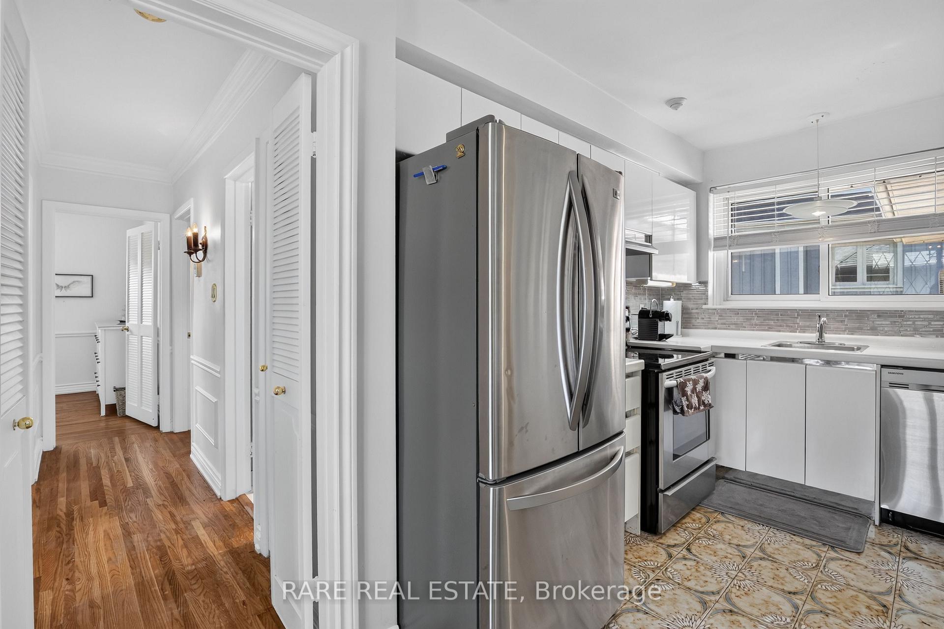 Photo 14 of 29 Malaren Road, Vaughan, Maple — HOMEH