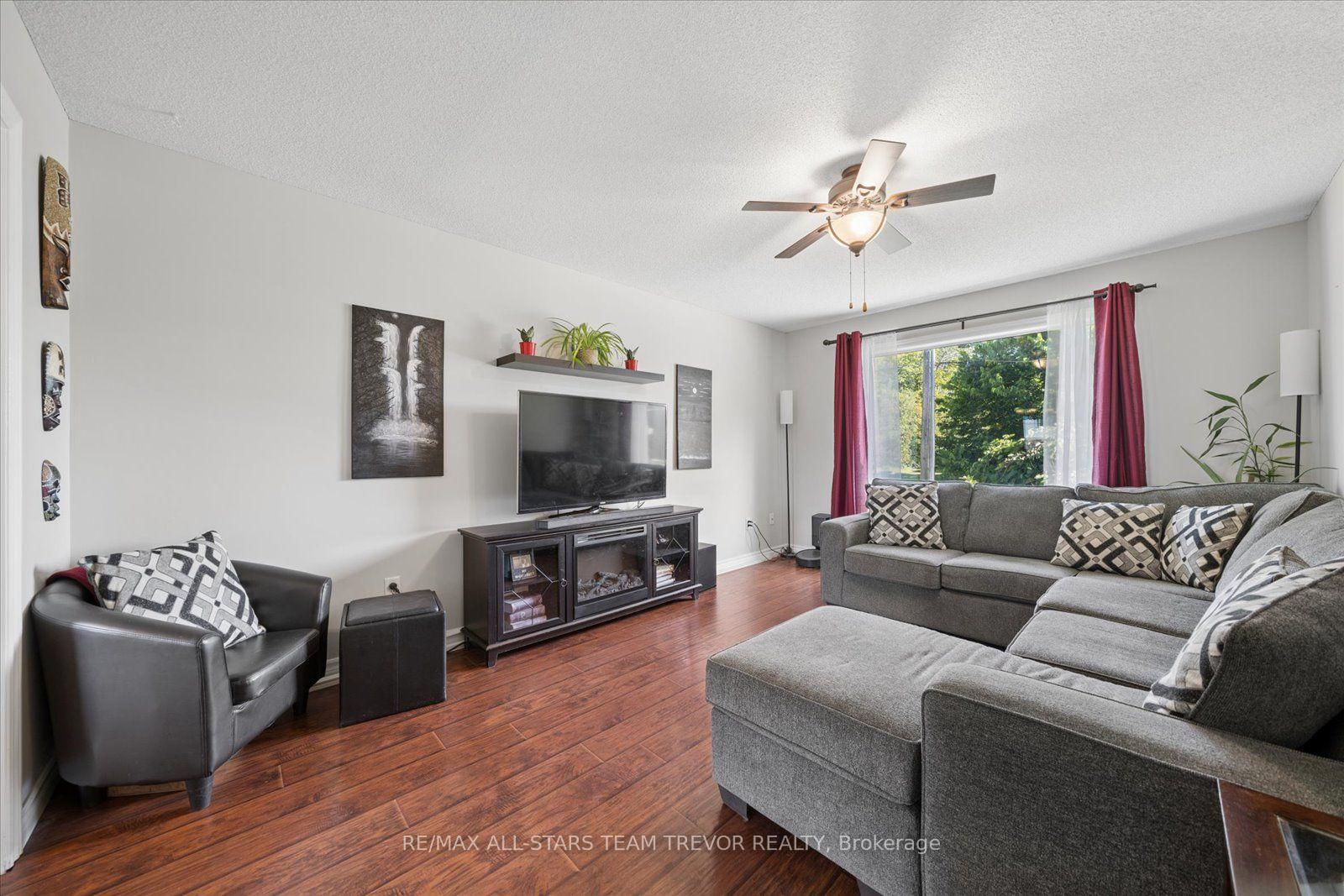 Photo 2 of 16 Evelyn Avenue, Georgina, Keswick North — HOMEH