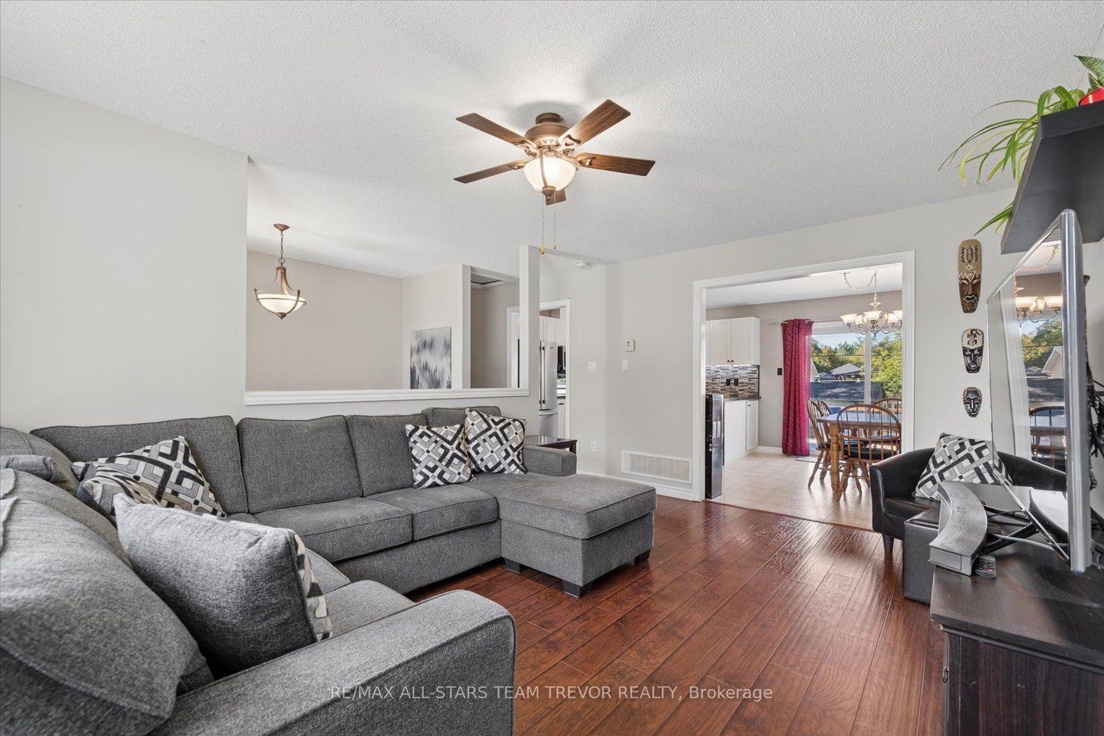 Photo 4 of 16 Evelyn Avenue, Georgina, Keswick North — HOMEH