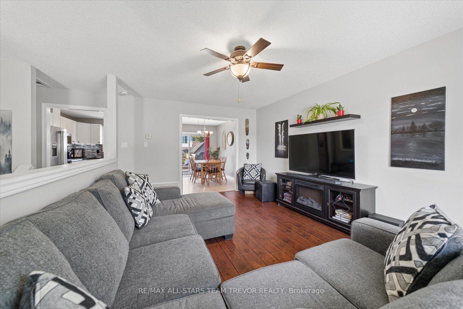Photo 5 of 16 Evelyn Avenue, Georgina, Keswick North — HOMEH