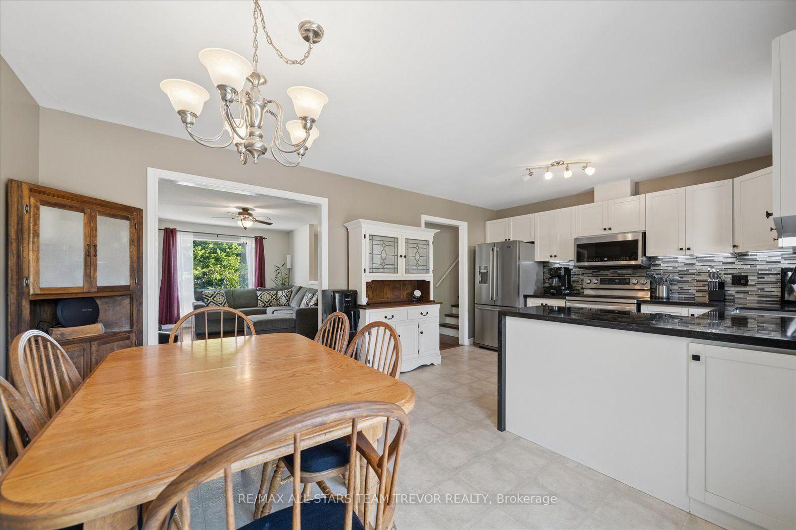 Photo 11 of 16 Evelyn Avenue, Georgina, Keswick North — HOMEH