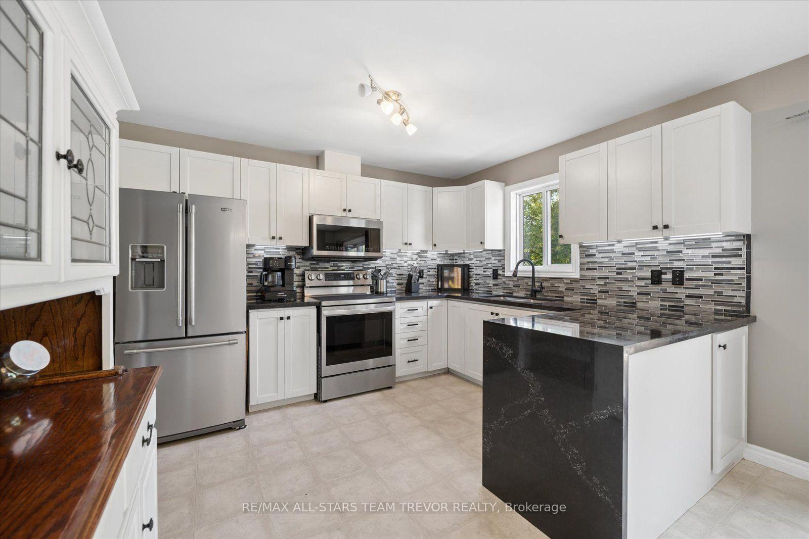Photo 12 of 16 Evelyn Avenue, Georgina, Keswick North — HOMEH