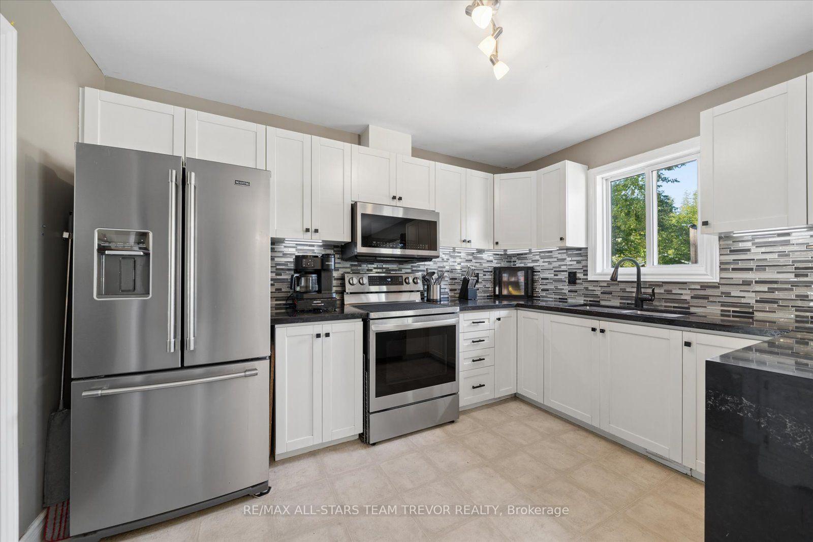 Photo 14 of 16 Evelyn Avenue, Georgina, Keswick North — HOMEH