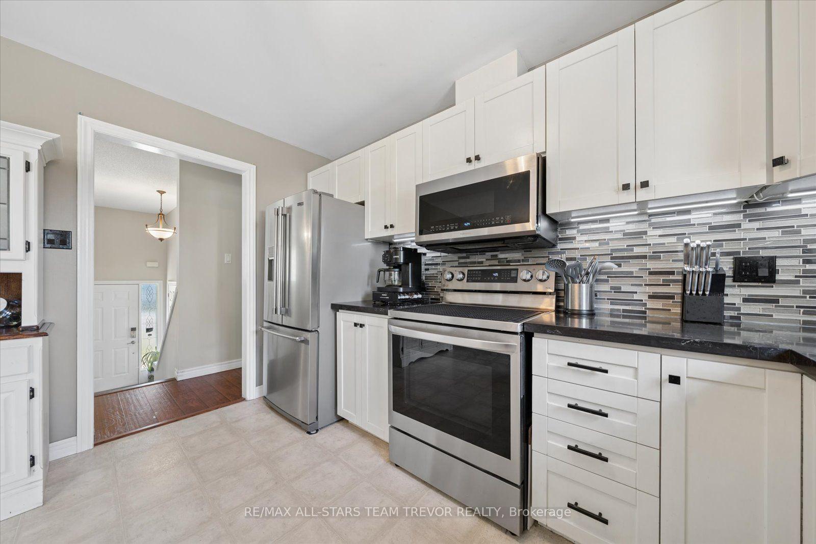 Photo 16 of 16 Evelyn Avenue, Georgina, Keswick North — HOMEH